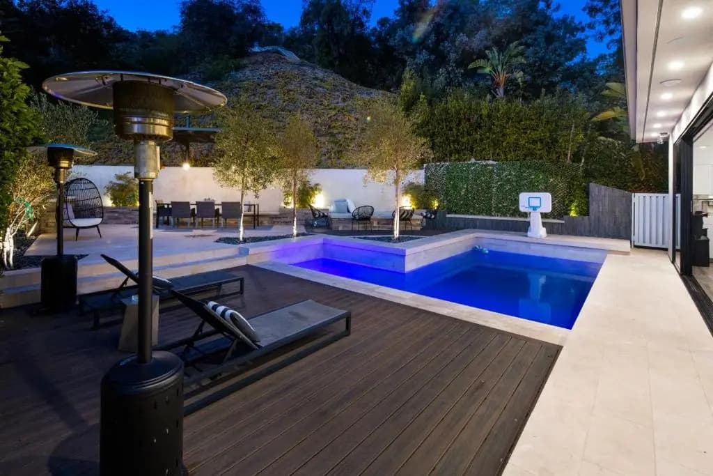 Willow Glen - Hollywood Hills Multi-level Villa With Theater & Pool - photo 37