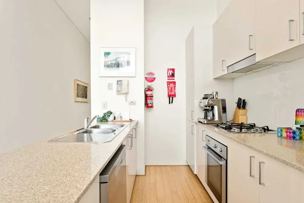 Charming Modern Apartment With City Views - photo 13