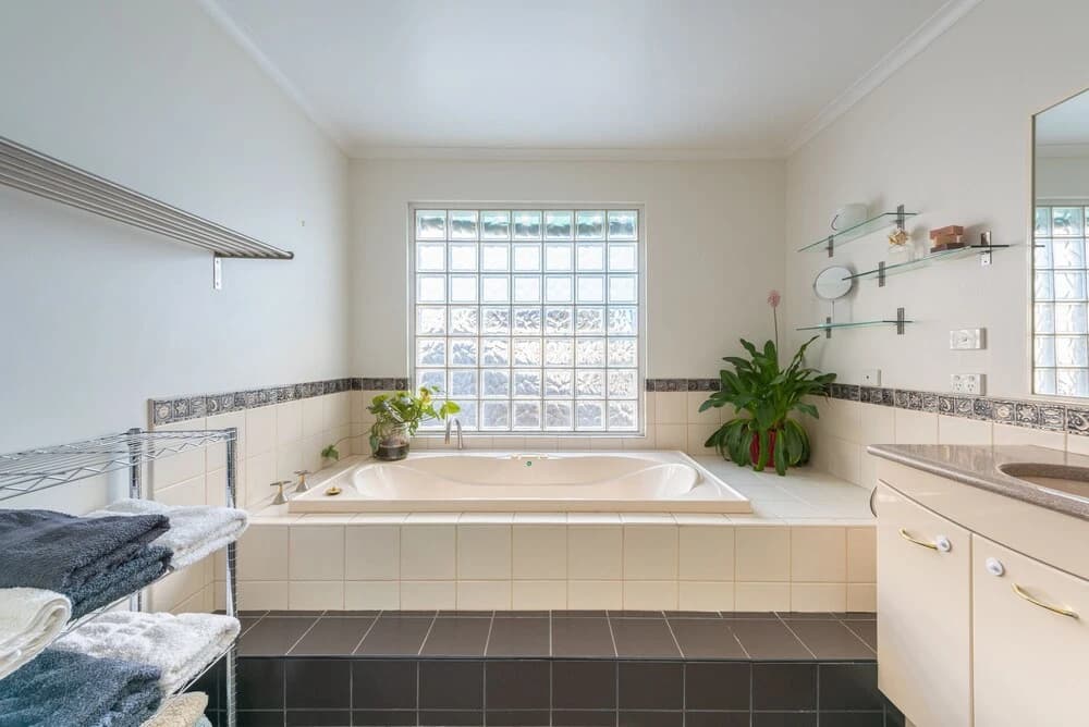Gorgeous family retreat next to the CBD - photo 16