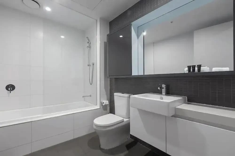A 3BR Apt Next to Melbourne Zoo, Free Parking - photo 7