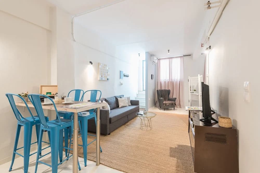 Stylish and Spacious Koukaki Apartment by Cloudkeys - photo 5