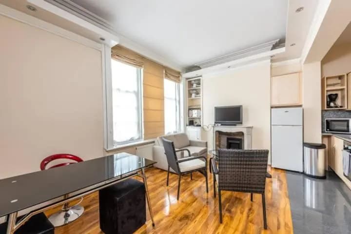 London Kensington & Chelsea 2 Bed Zone 1 Aprt - main photo