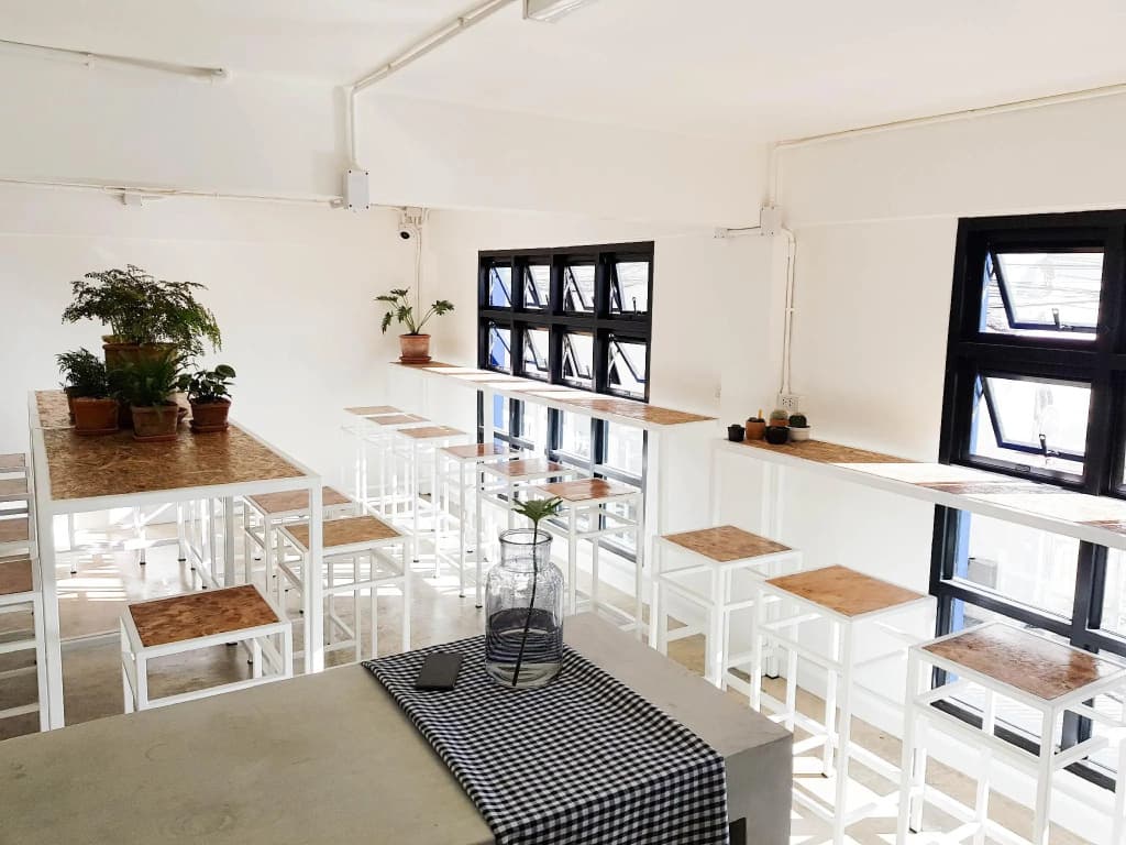 Baan Phuen Hostel & Rooftop Bar - photo 12