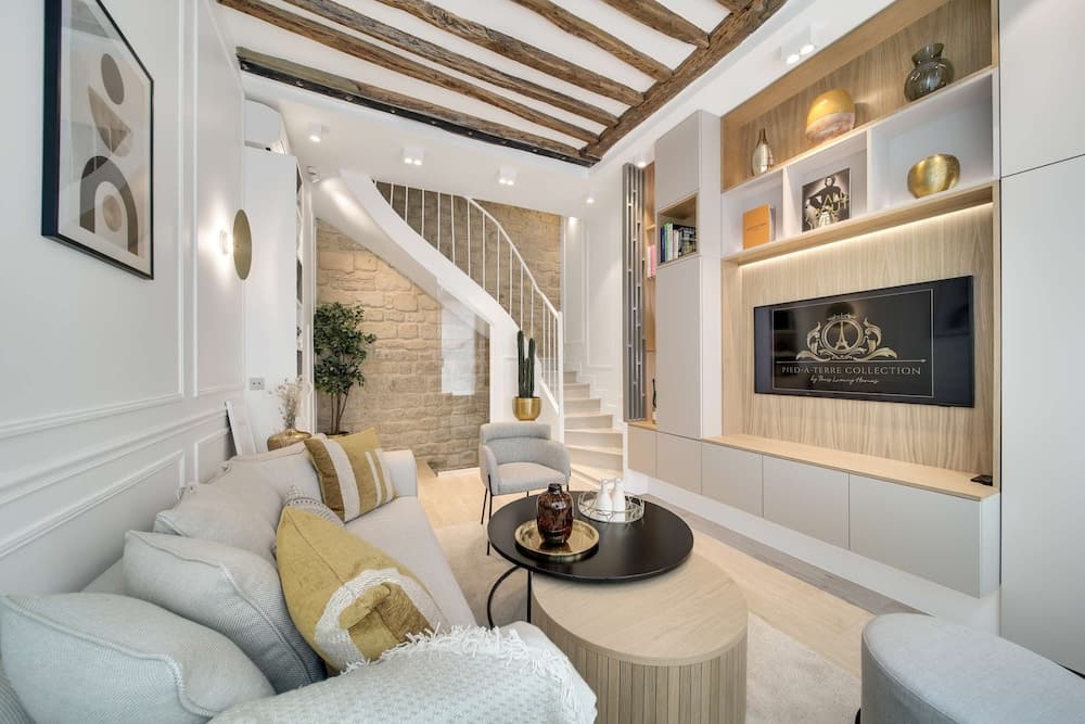 Historical House in the Heart of Paris - 5 - photo 7
