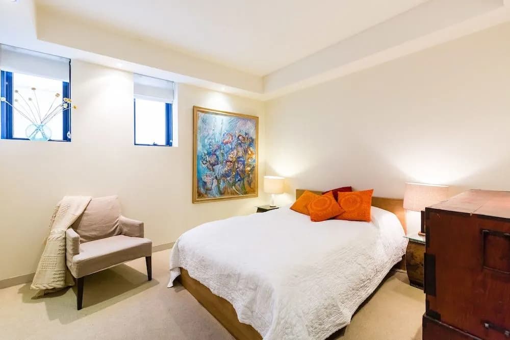 BELLE, 2BDR Melbourne Apartment - photo 2