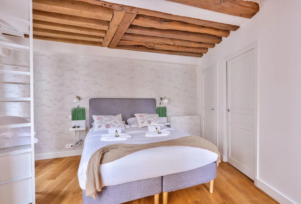 B 364 - Deluxe apartment in the heart of  Notre Dame - photo 2
