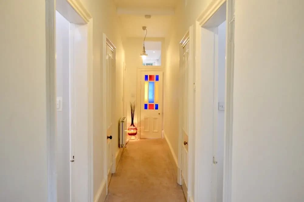 Central 2 Bedroom Flat - photo 9