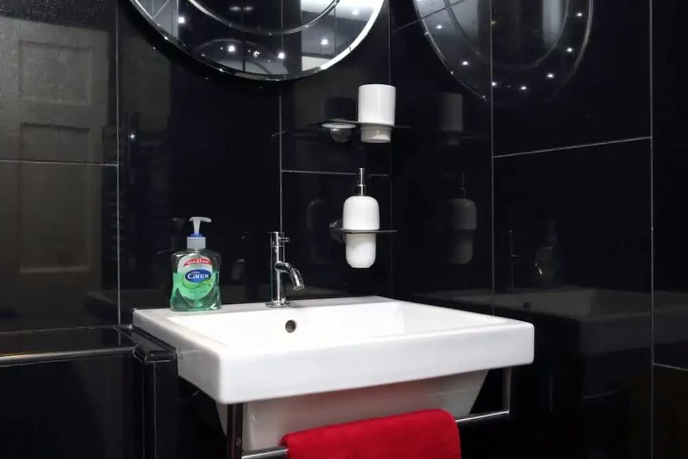 City Centre 2 Bed Flat - photo 7