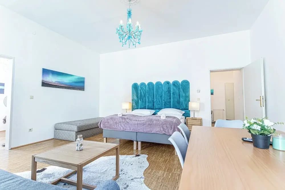 Elegant Spacious 2BR City Center Stay - photo 2
