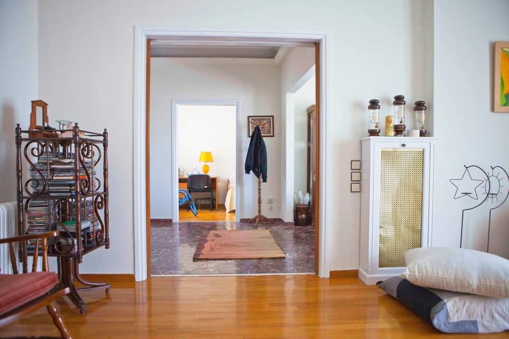 Warm & Homely Ambience in Spacious Apartment - photo 4
