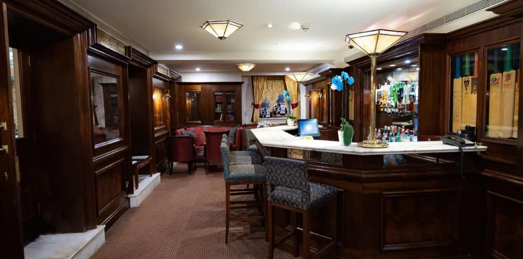 Rochester Hotel by Blue Orchid - photo 15