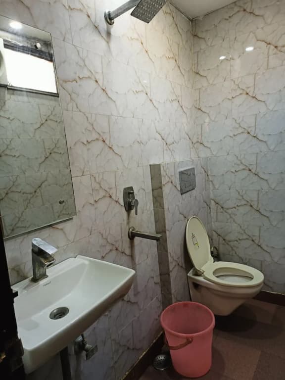 Hotel Amba Deluxe - photo 9