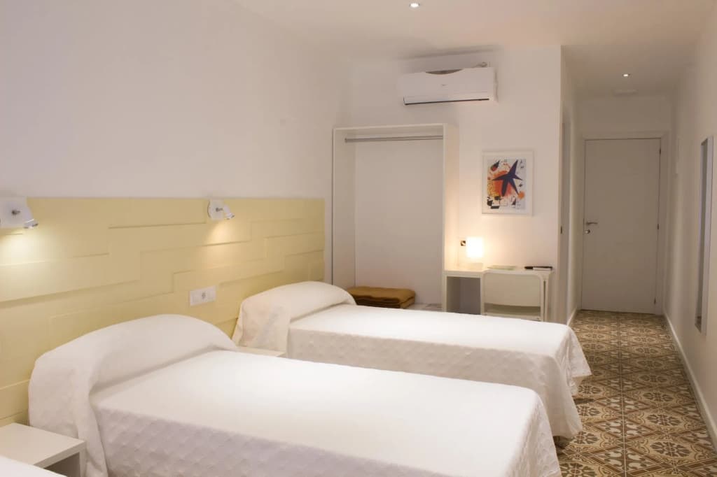 Hostal Nova - photo 6