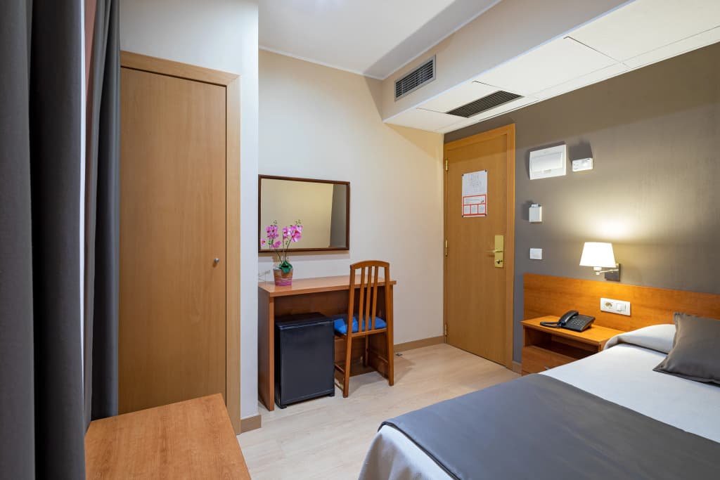 Hotel Catalunya - photo 4