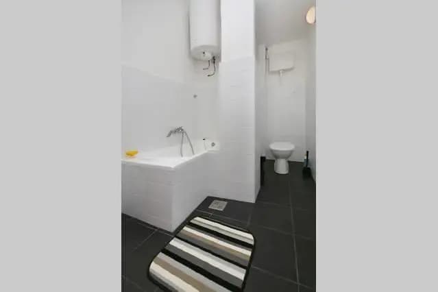 Sophie's flat - photo 9
