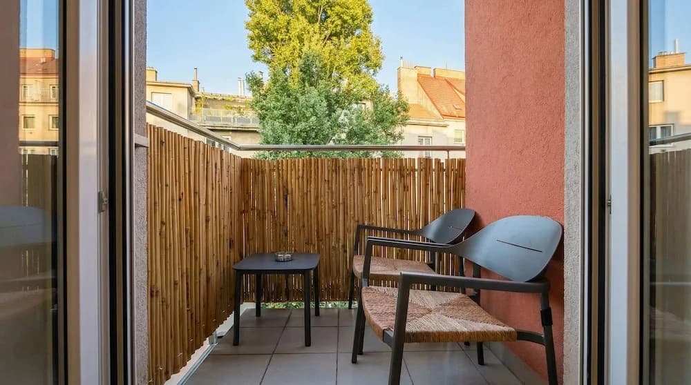 Central Vienna Modern 1BR Apt Balcony - photo 6
