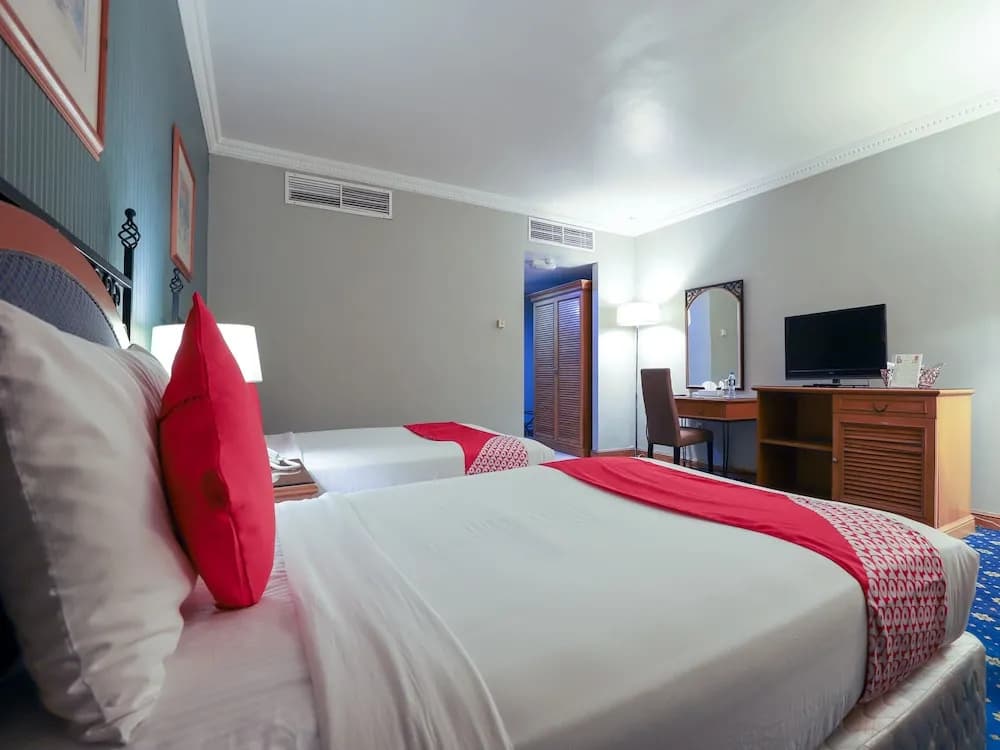 City Plaza Hotel by OYO Rooms - photo 3