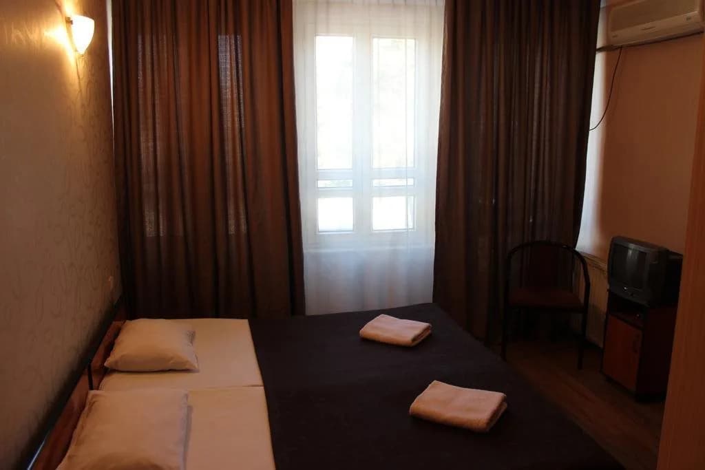 BY Universal Hotel - photo 8