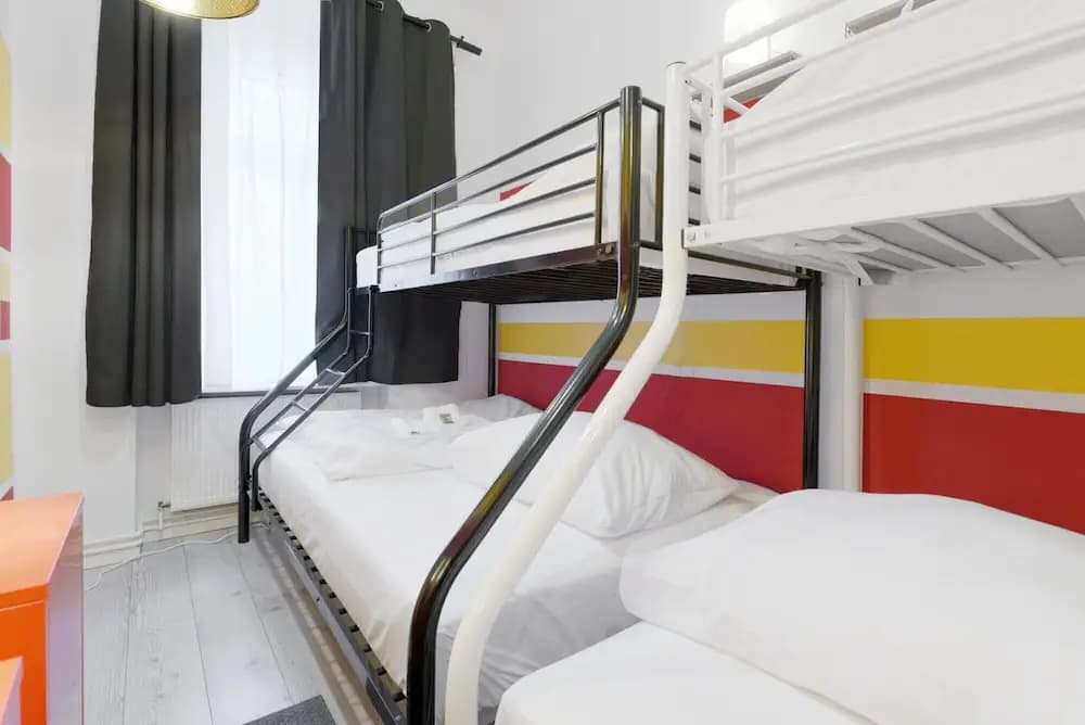 Sweet Central Tiny Apartment for 4 People - photo 7