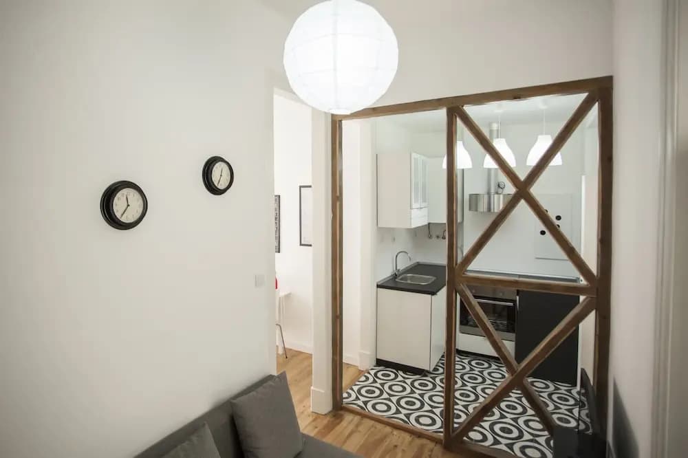 Cool Lisbon Apartment - photo 12