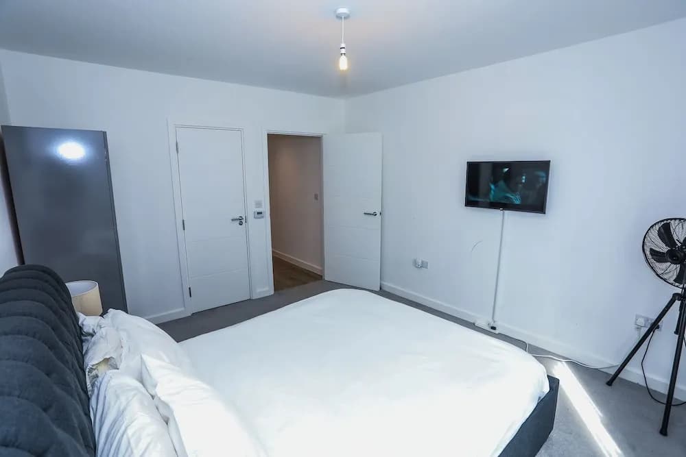 Exquisite One Bed Apartment - photo 2