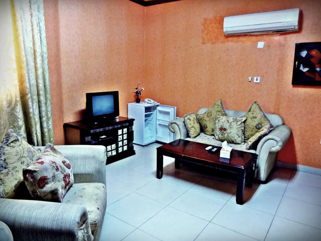 Saravanaa Bhavan Furnished Apartments - photo 2