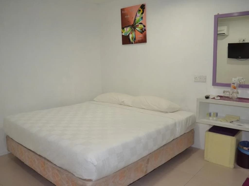 Lavender Hotel Teluk Intan - photo 3