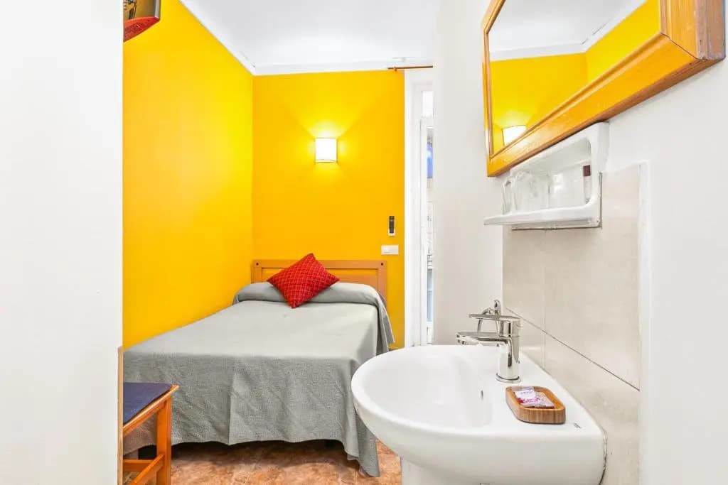 Hostal Santa Anna - photo 12