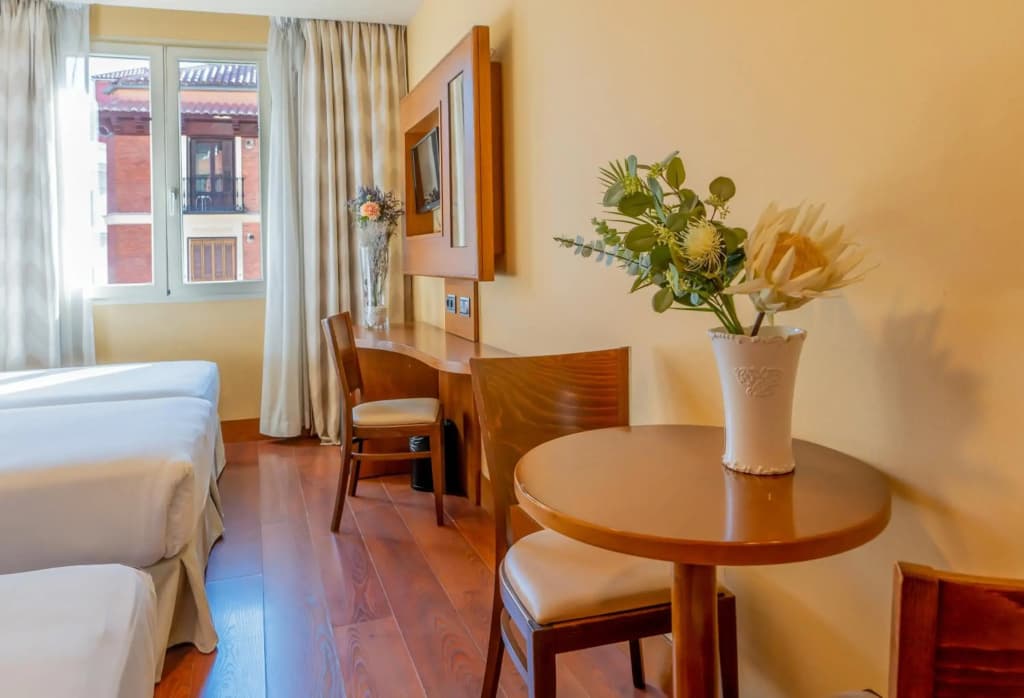 Hotel Sterling - photo 17