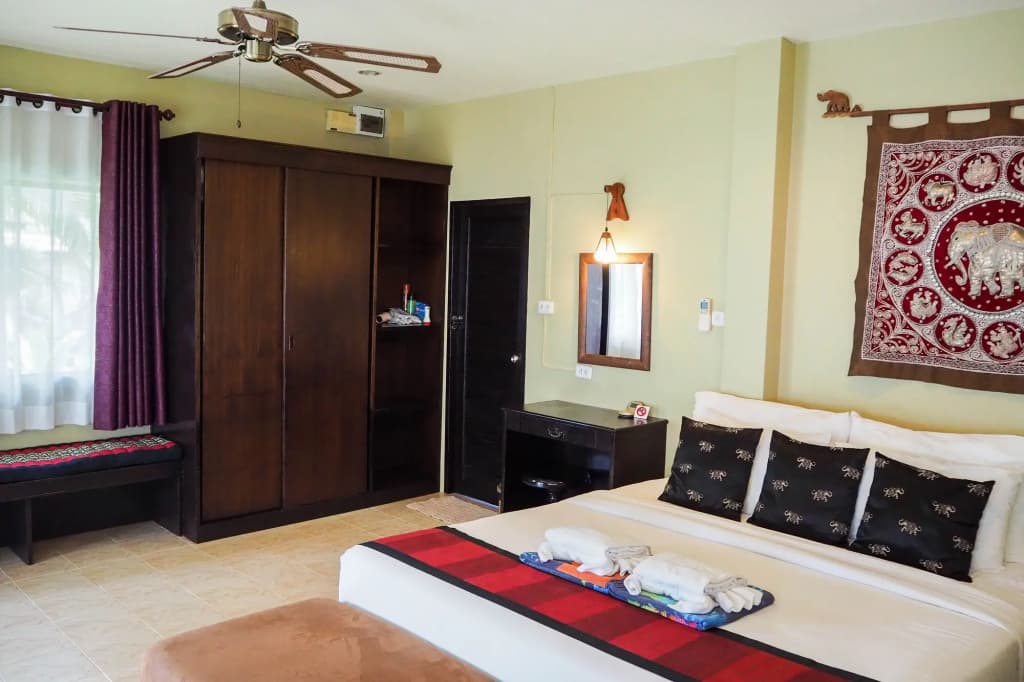 Lanta Castaway Beach Resort - photo 1
