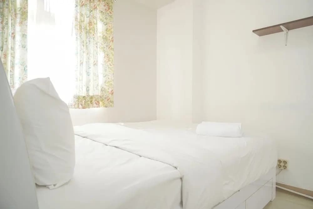 Nice And Modern 2Br At Green Pramuka City Apartment - photo 1