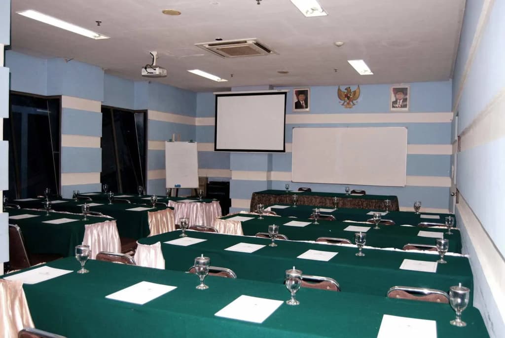 Super OYO Townhouse 1 Hotel Salemba - photo 21