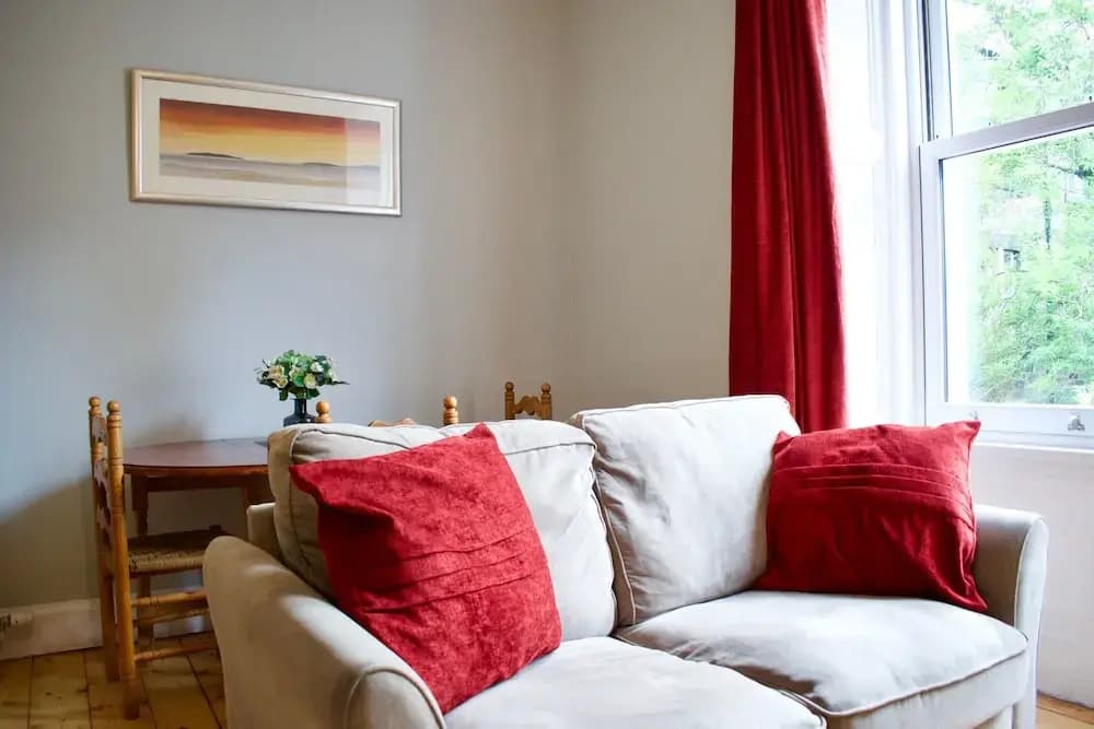 Welcoming 2 Bedroom Flat Near Fountainbridge - photo 17