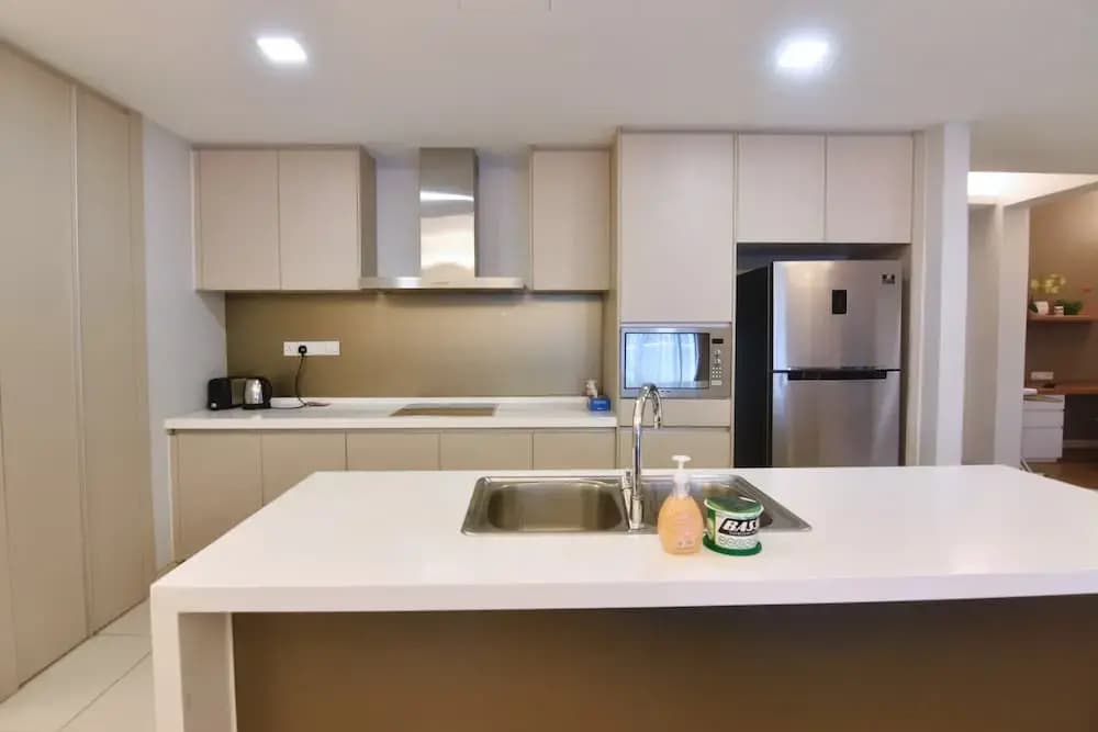 Pet Friendly, 3BR Apt KL, Bathtub & Parking - photo 5