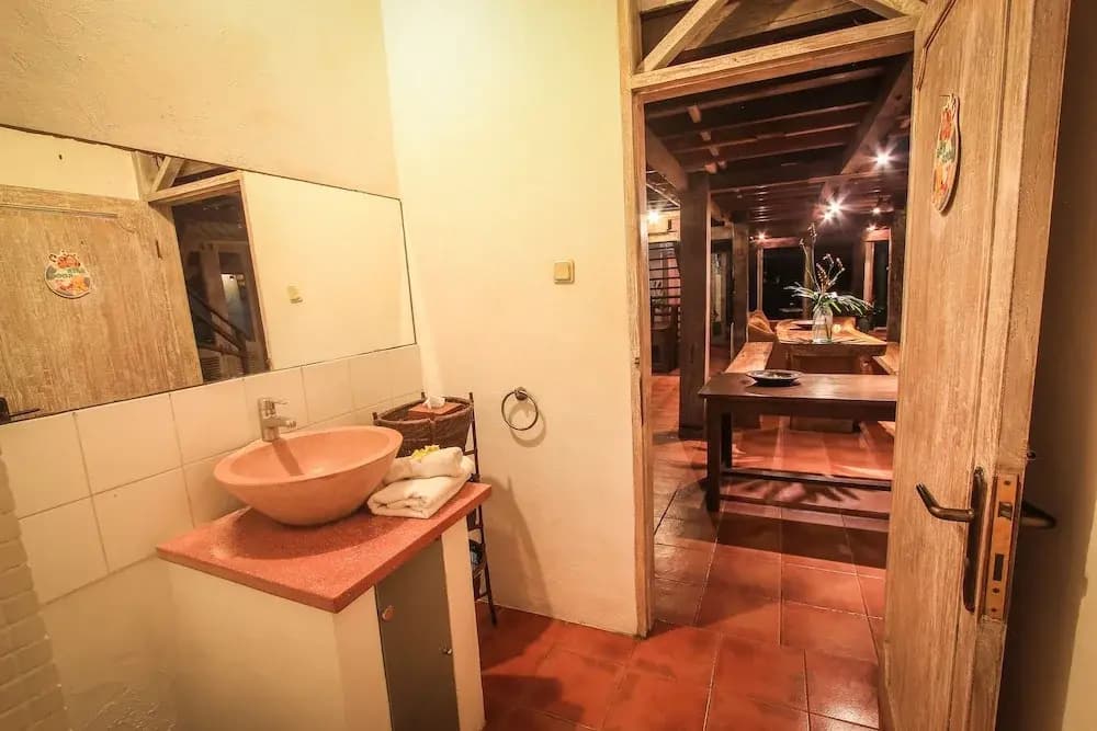 Rumah Nyaman Villa - photo 33