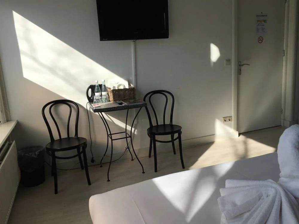 Bell's Rooms & Suites - photo 3