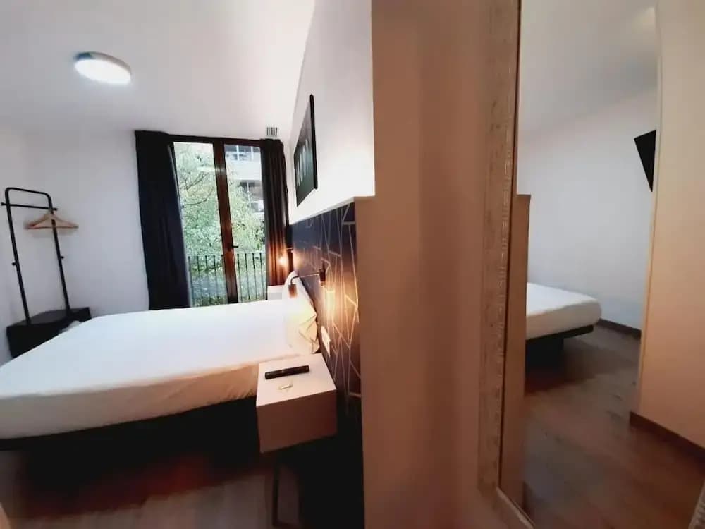 Hostal Laia by gaiarooms - photo 3