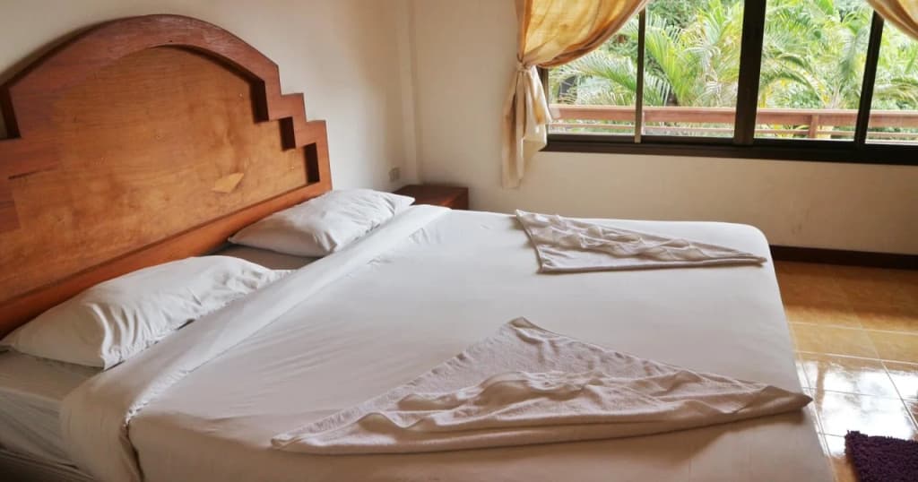 Baan Srinimit House & Apartment - photo 4
