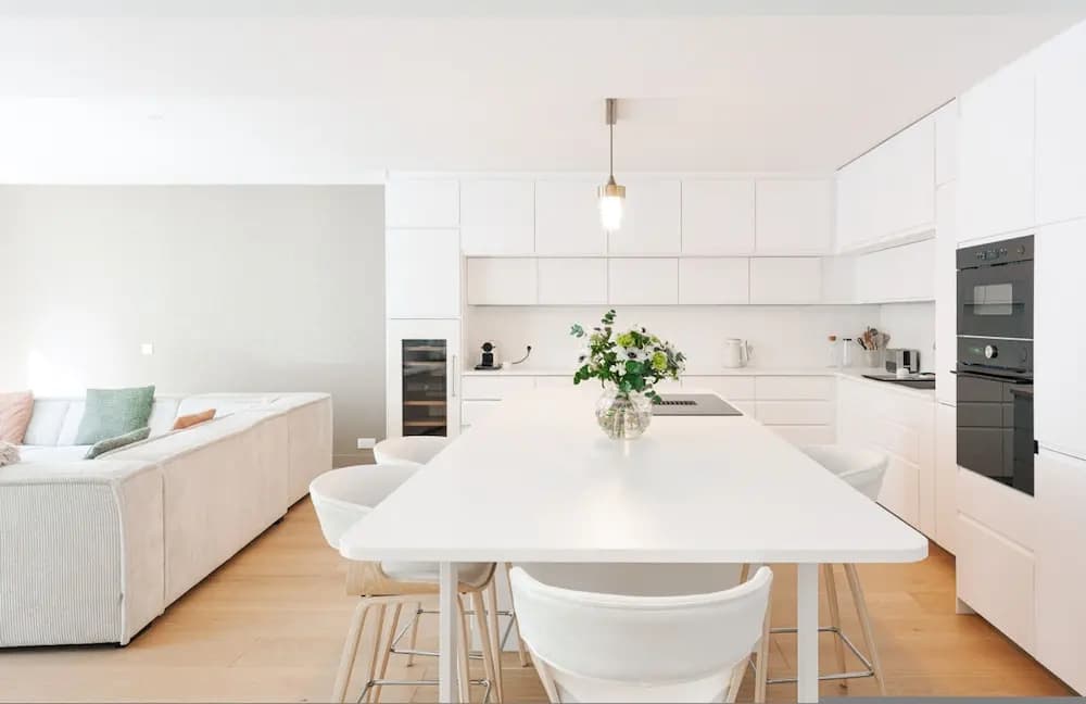 By Saint-sulpice Newly Refurbished 4 BR Apartment - photo 15