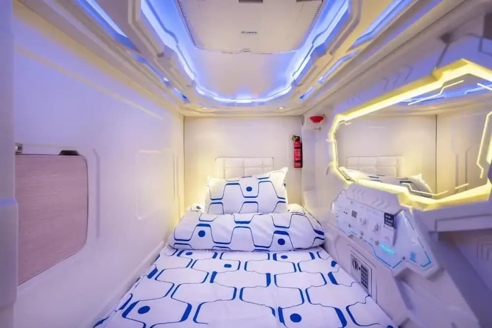 Space Station Hostel - photo 5