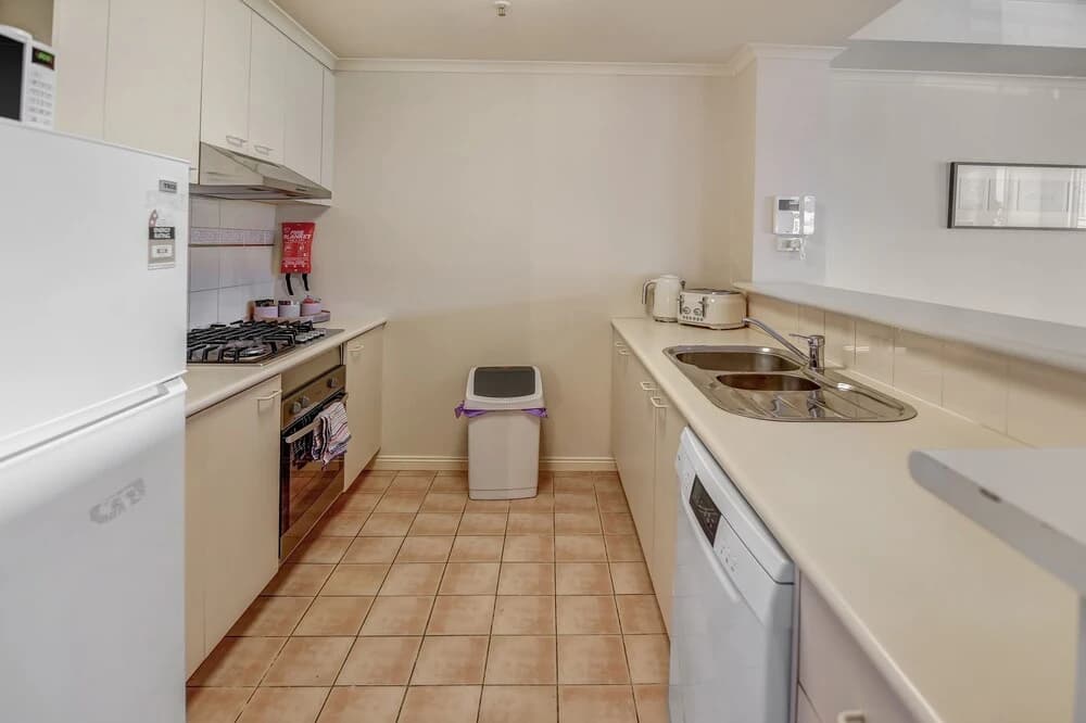 Southbank Tower Apartments - photo 10