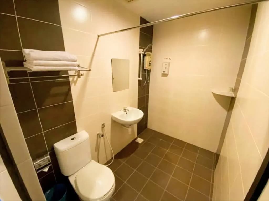 Royal Queenspark Hotel - photo 10