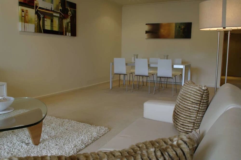 Executive Elwood Apartment - photo 5