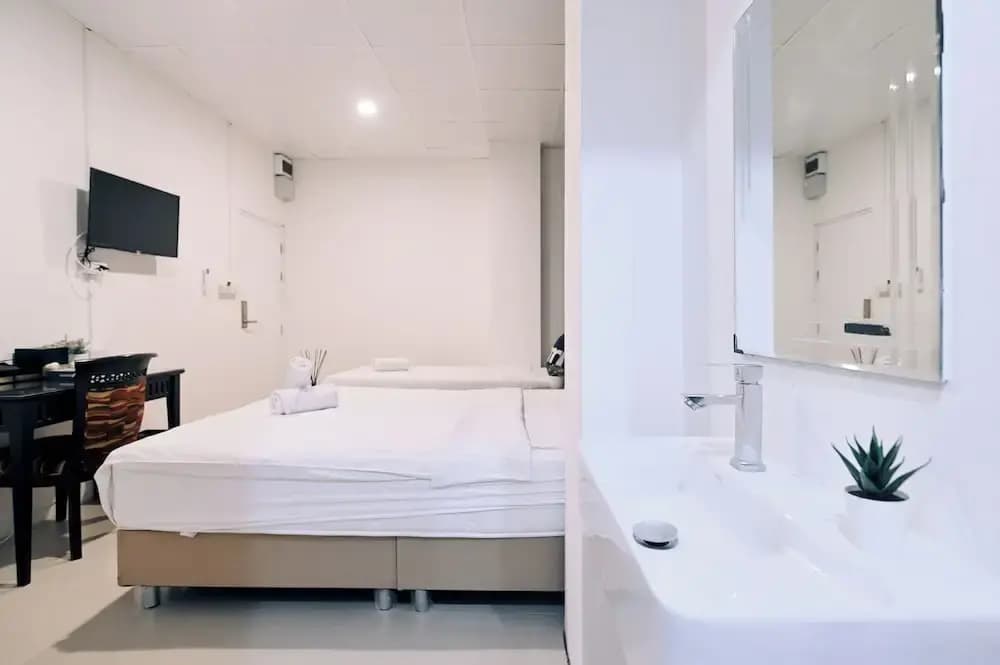 Tori Crown Hotel - photo 8