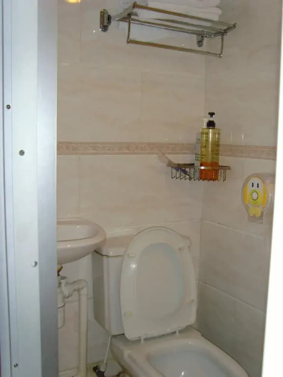 Yue Ka Guest House - 52-54 Argyle Street - photo 24
