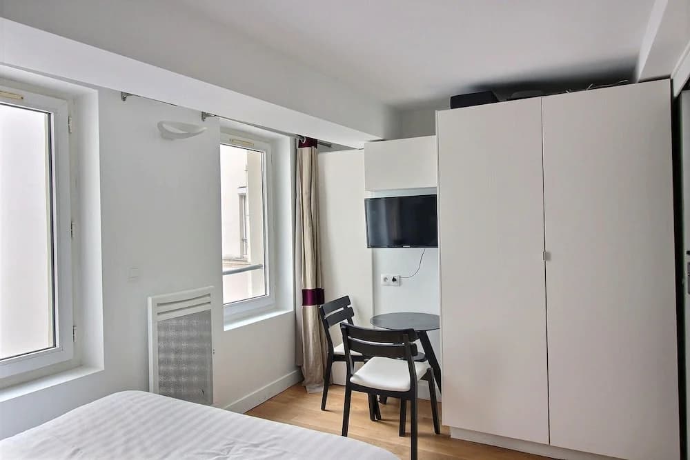 S02434 - Studio for 2 People, Metro Station Sentier - photo 4