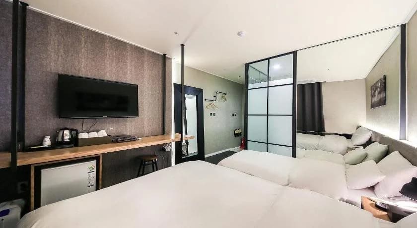Blvd Hotel - photo 26