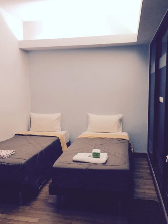Nine Place Sukhumvit 40 - Hostel - photo 2