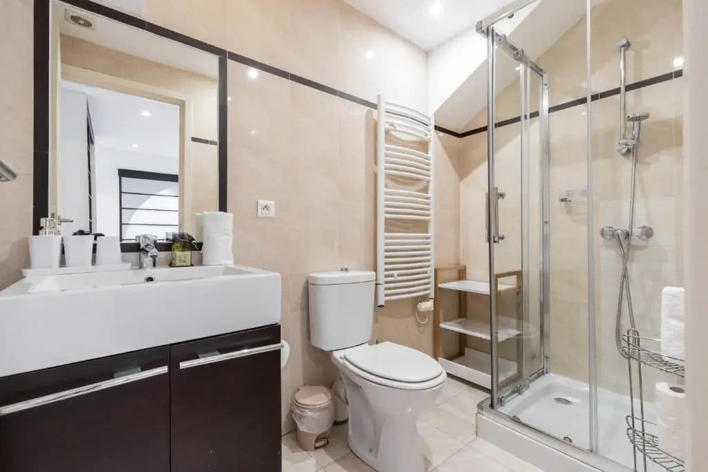 Massena Street - 1 Bdr Duplex with AC & Parking - photo 7