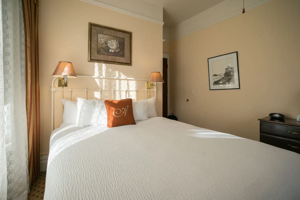The Andrews Hotel - photo 5
